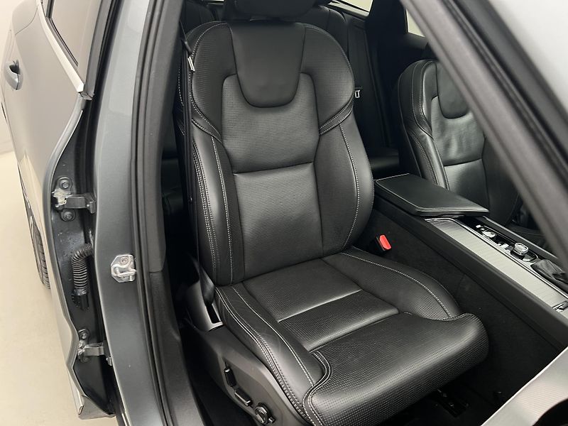 Volvo XC60 D4 INSCRIPTION AUT  - fotka 19 z 41