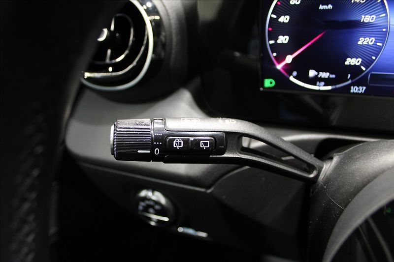 Mercedes-Benz Třídy C 2,0 200d 9G Avantgarde - fotka 18 z 34