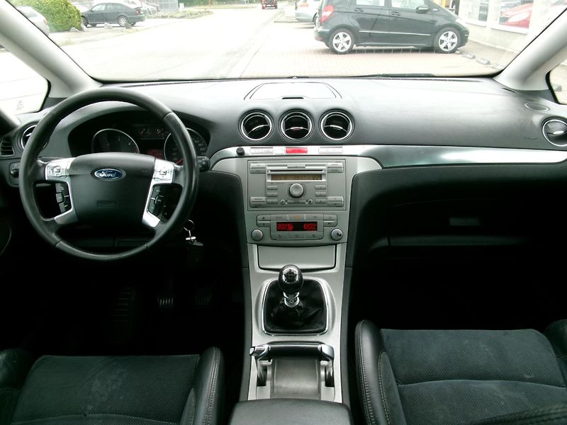 Ford S-MAX 2,0TDCi PANORAMA AC TEMP - fotka 18 z 23