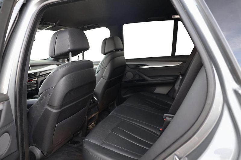 BMW X5 xDrive30d - fotka 14 z 15