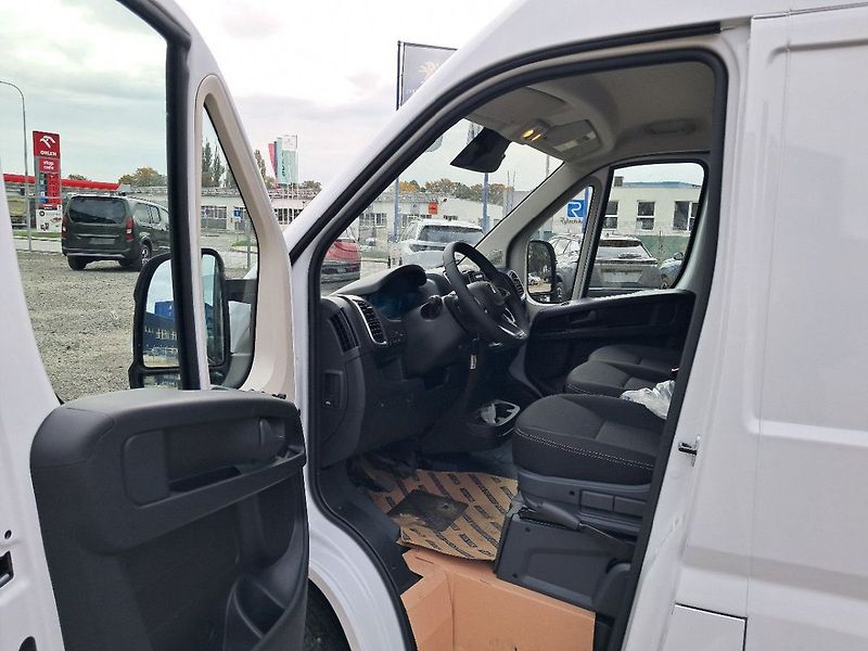 Peugeot Boxer Furgon 3500 L3H2 BlueHDi 180k - fotka 16 z 17