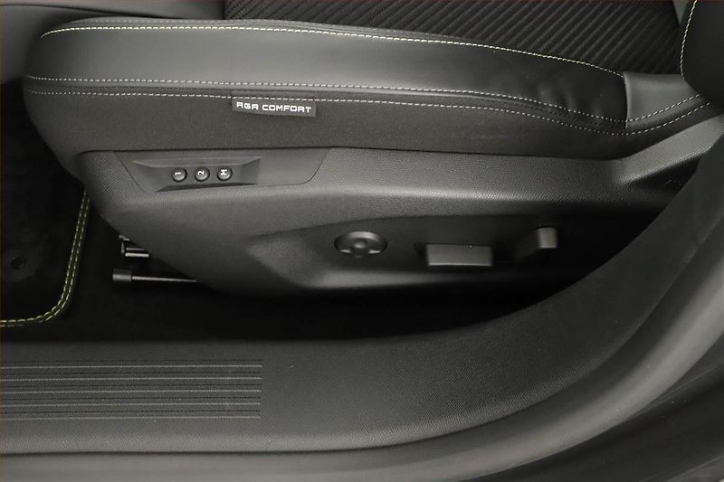 Peugeot 408 (2023) Hybrid 180 - fotka 10 z 21