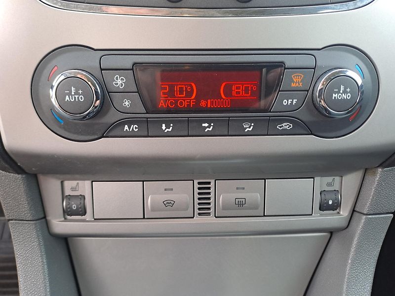 Ford Focus (2011) 1.6 TDCi, DOLOŽENÉ KM, PĚKNÝ  - fotka 24 z 30