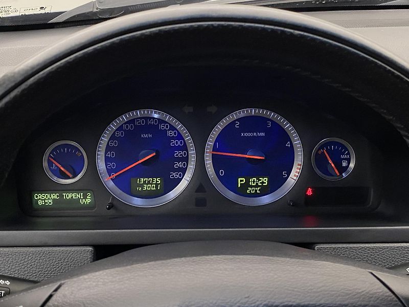 Volvo XC90 D5 AWD SPORT REZERVACE - fotka 23 z 42
