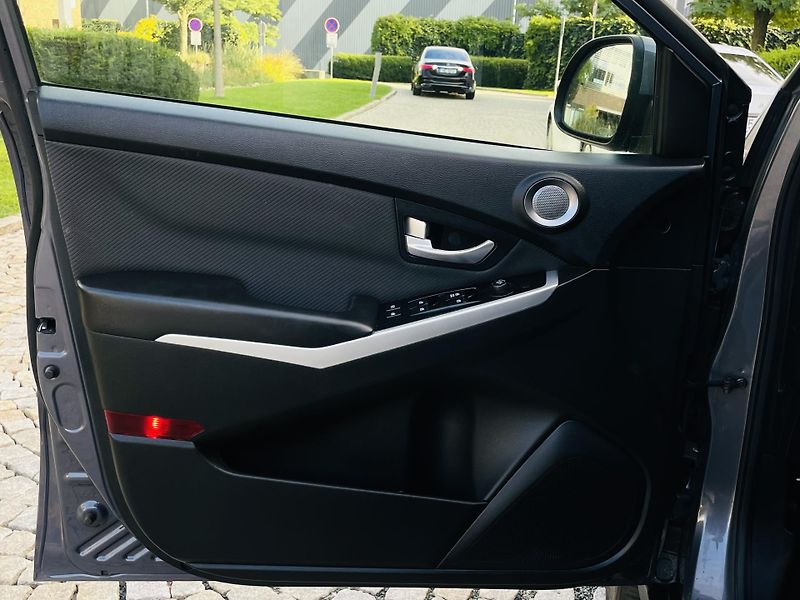 SsangYong Korando 2.0i MAN 1.MAJ SERVISKA TAŽNÉ - fotka 30 z 41