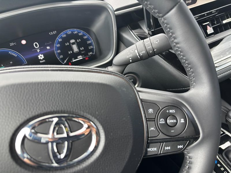 Toyota Corolla 1.8 HSD e-CVT Style Tech - fotka 17 z 28
