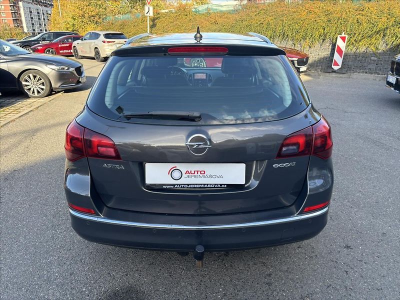 Opel Astra 1,7 CDTi 81kW Cosmo NAVI TAŽNÉ - fotka 4 z 34