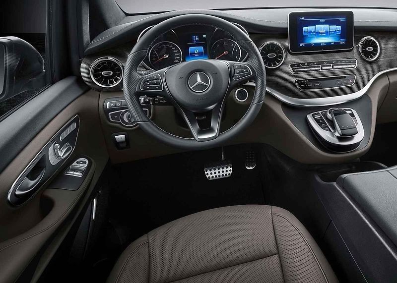 Do Ženevy se chystají elektromobily i sporťáky