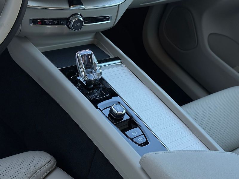 Volvo XC60 (2026) PLUS B5, 360°, Harman, Matrix - fotka 11 z 21
