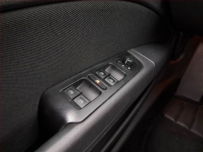 Škoda Superb (2014) Ambition 2.0 TDI, Xenony - fotka 15 z 15