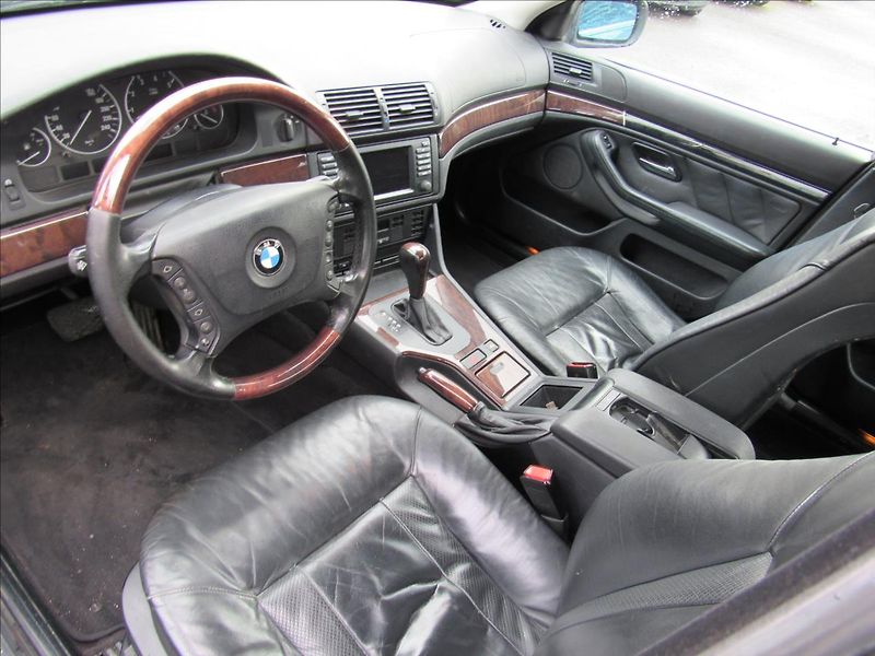 BMW Řada 5 2,5 525i Steptronic Exklusiv - fotka 9 z 28