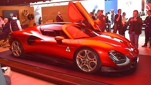 Nejhezčím autem autosalonu je nepochybně již dávno vyprodaná limitovaná edice Alfy Romeo 33 Stradale