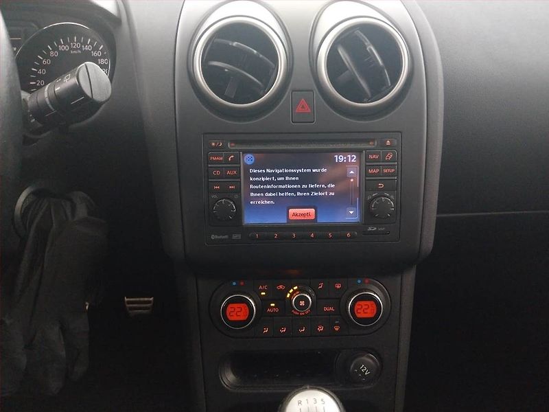 Nissan Qashqai (2011) 2.0 dCi, Navi, Tempomat - fotka 12 z 20