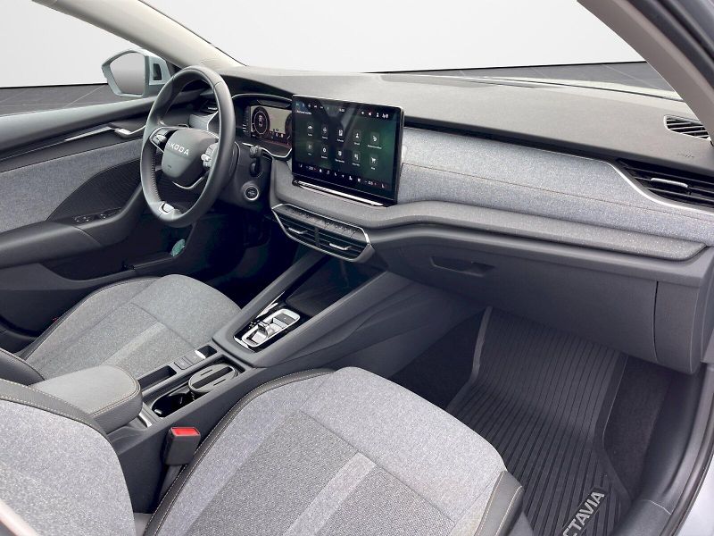 Škoda Octavia (2025) Top Selection 1.5 TSI e-TEC 11 - fotka 21 z 35