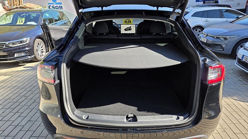 Tesla Model Y (2023) LR AWD DE Záruka SoH 93% - fotka 9 z 38