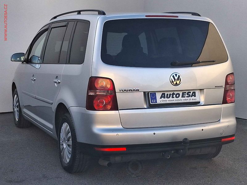 Volkswagen Touran (2007) 2.0 i, AAC, tempo - fotka 6 z 16
