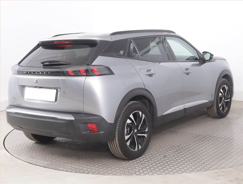 Peugeot 2008 (2022) 50 kWh, SoH 92% - fotka 5 z 19