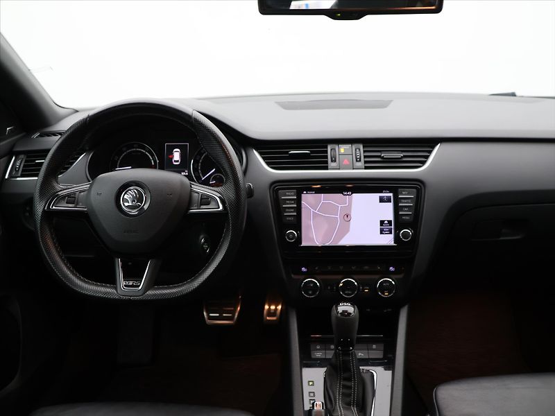 Škoda Octavia RS 2,0 TSI 169kW DSG 1.Maj. - fotka 23 z 31