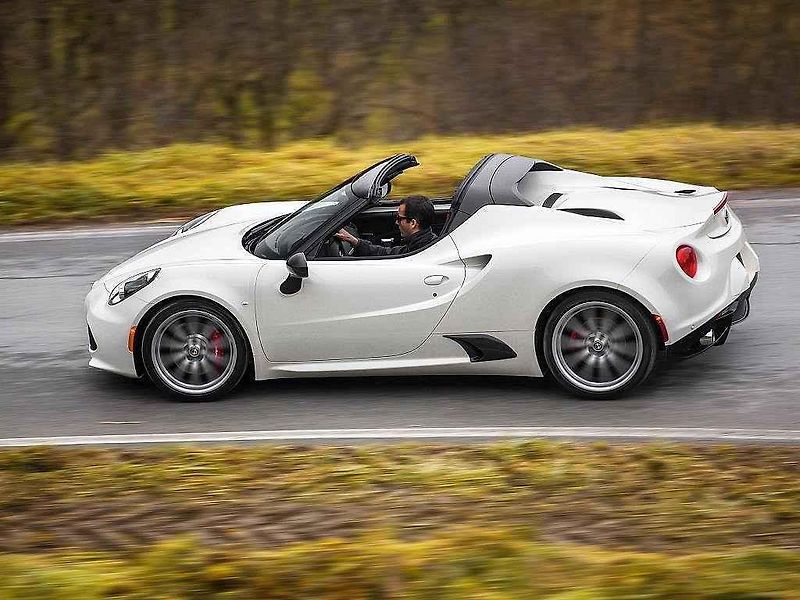 Alfa Romeo 4C Spider.