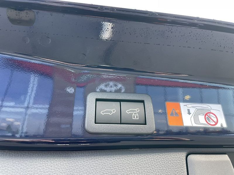 Toyota RAV4 2.5 Plug-in Hybrid 4x4 - fotka 8 z 32
