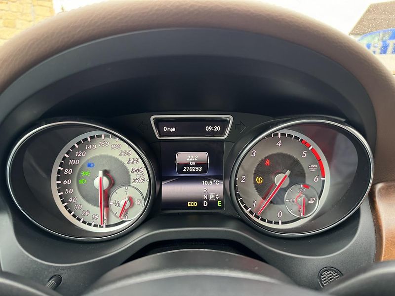 Mercedes-Benz GLA 220 CDI 4 MATIC 125 kW - fotka 10 z 17