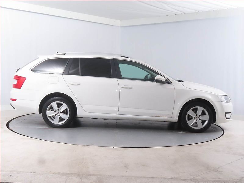Škoda Octavia (2014) Elegance 1.6 TDI, 4X4 - fotka 6 z 14