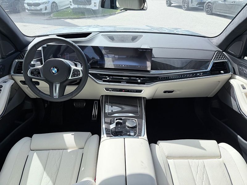 BMW X7 40xd Masáže N.náprava N.topení - fotka 22 z 28