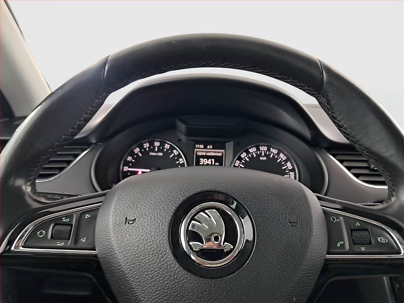 Škoda Octavia (2013) 2.0 TDI, Navi, Xenony - fotka 17 z 18