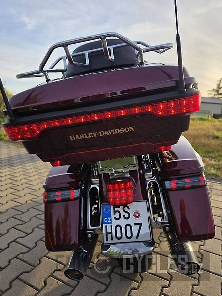Harley-Davidson FLHTK Electra Glide Ultra Limited 1690 (2017) - fotka 8 z 22