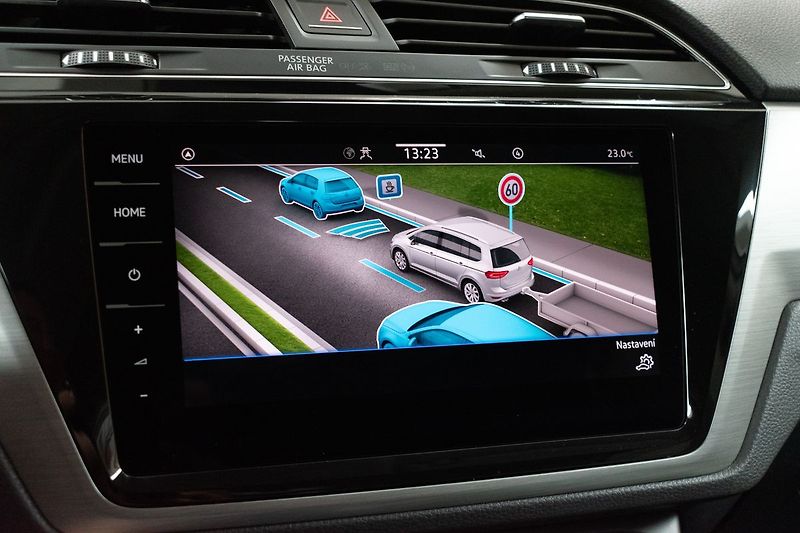 Volkswagen Touran 1.5 TSI TAŽNÉ*7.MÍST*DPH*ČR 1M - fotka 29 z 46
