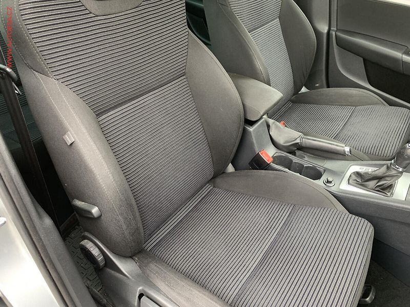 Škoda Octavia (2015) 1.6 TDi, ČR, DSG, panor - fotka 12 z 21