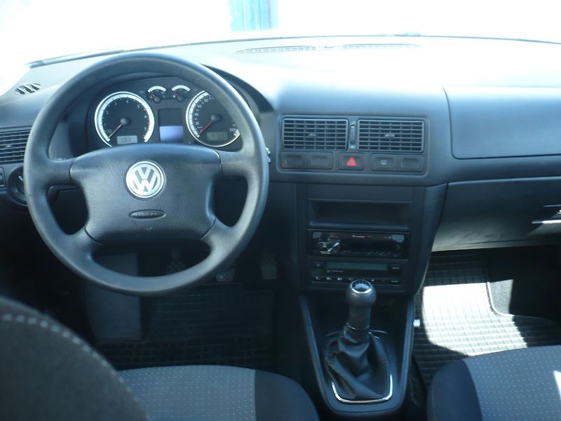 Volkswagen Golf 1.6i 77Kw Koupeno ČR - fotka 12 z 27