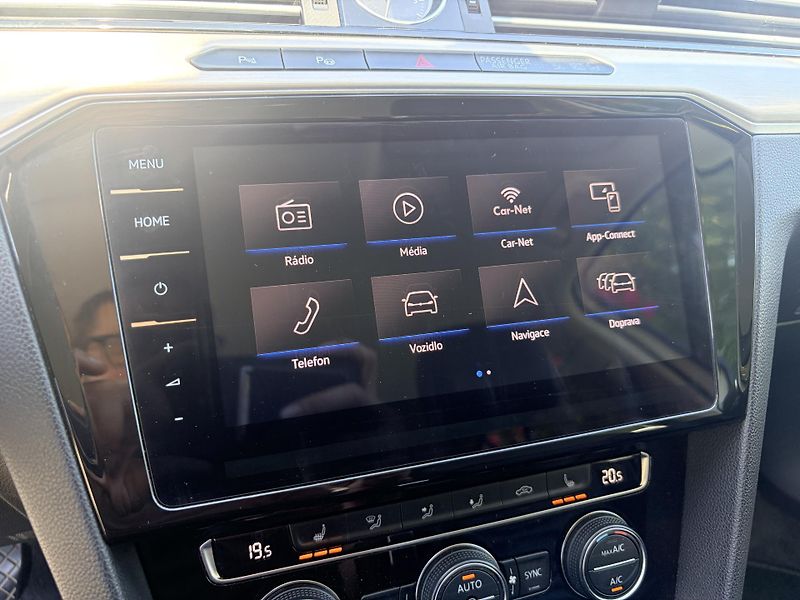 Volkswagen Passat 2.0TDI 110KW HIGHLINE DSG LED - fotka 28 z 46