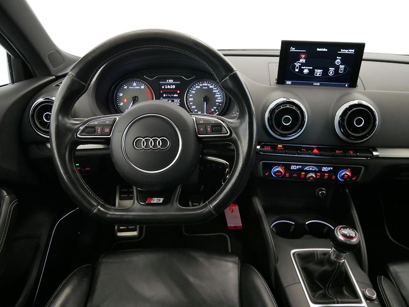 Audi S3 - fotka 17 z 26