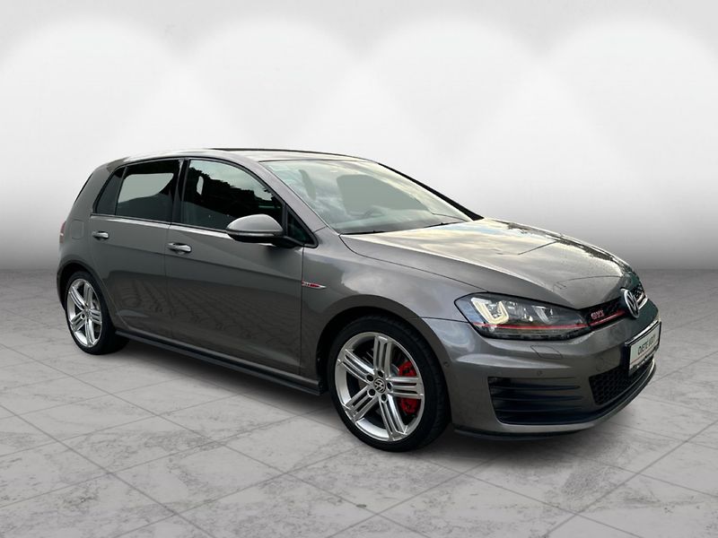 Volkswagen Golf Perfomace 2.0TSI 169 KW - fotka 8 z 25
