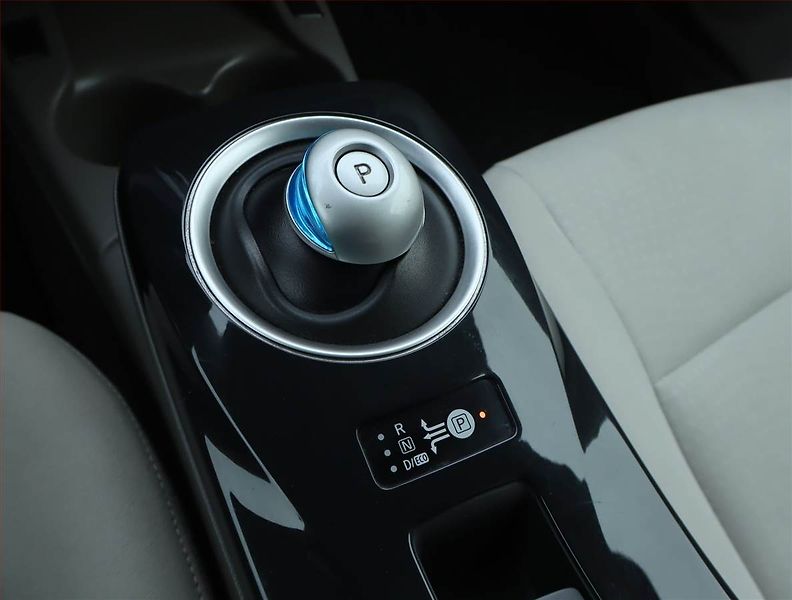 Nissan Leaf (2012) 24 kWh, SoH 62%, Automat - fotka 12 z 17