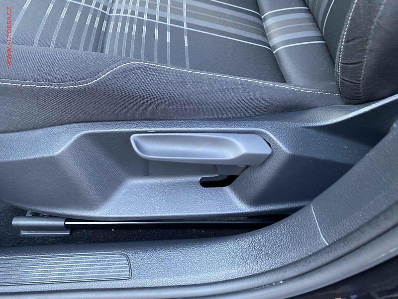 Volkswagen Golf (2015) 1.2 TSi, Lounge - fotka 14 z 17