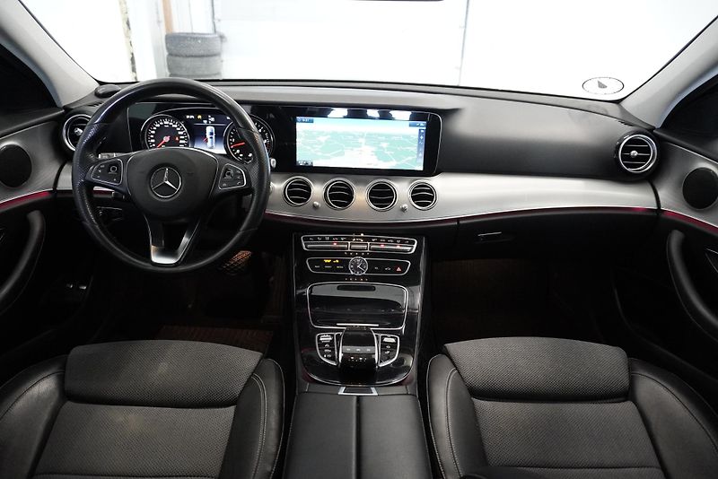 Mercedes-Benz Třídy E 3,0D V6 AUTOMAT - fotka 20 z 27