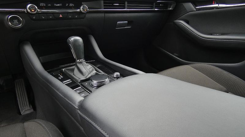 Mazda 3 Prime-line 2.0 e-Skyactiv G150 - fotka 6 z 23