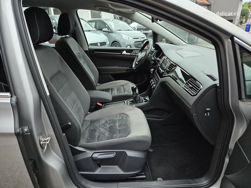 Volkswagen Golf Sportsvan (2016) 1.4TSi 110KW Highline NAVI - fotka 37 z 57