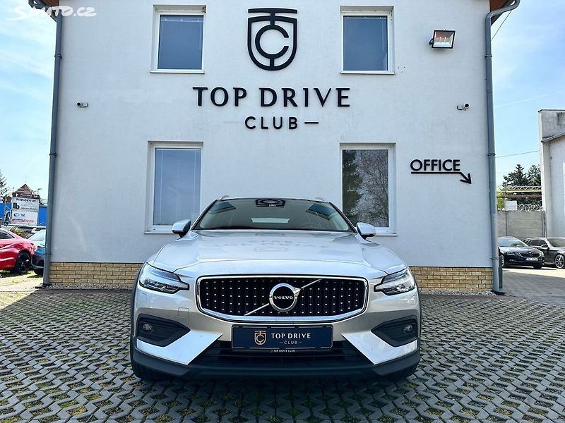 Volvo V60 CC/B4/AWD/NezT/TZ/H&K/Skladem - fotka 2 z 17