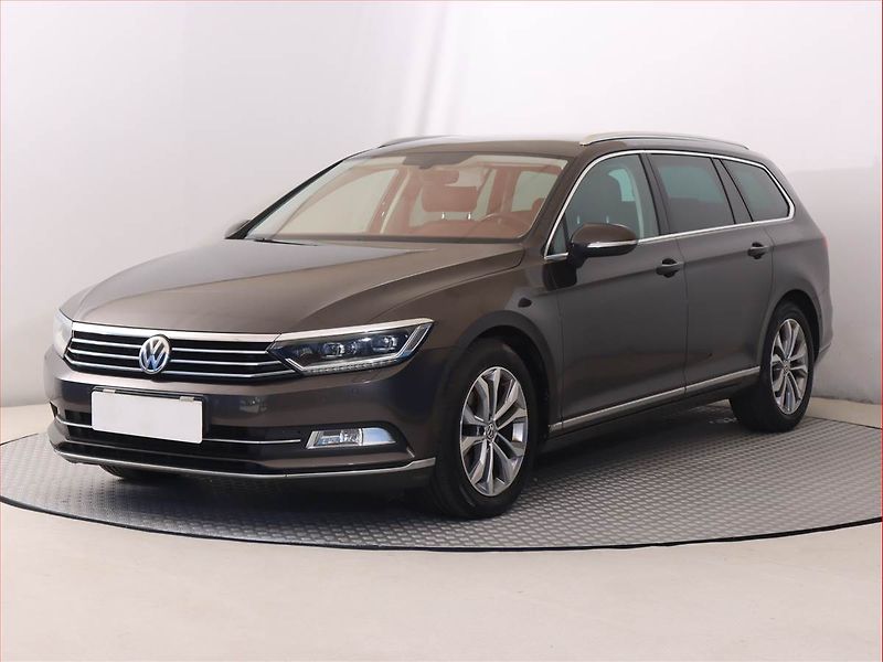 Volkswagen Passat (2016) 2.0 TDI, Automat, Serv.kniha - fotka 2 z 22