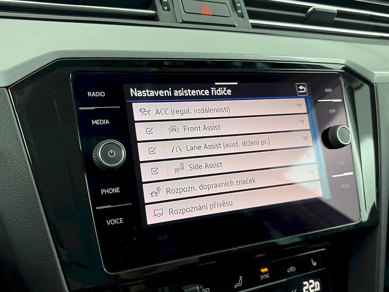 Volkswagen Passat (2023) Business 2.0 TSI 140kW DSG - fotka 14 z 35