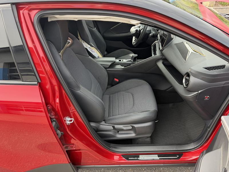 Toyota C-HR 1,8i hybrid automat navigace - fotka 19 z 21