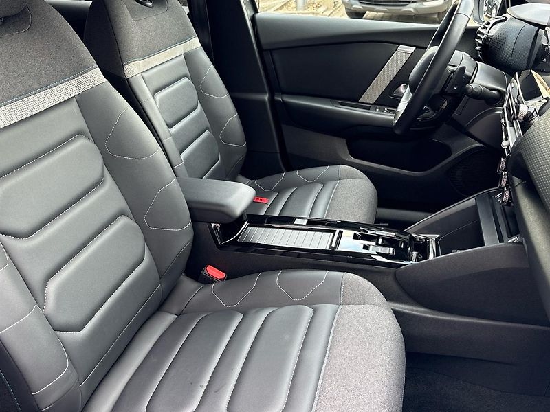 Citroën C4 (2023) Shine 1.2 PureTech 130 EAT8 - fotka 13 z 58