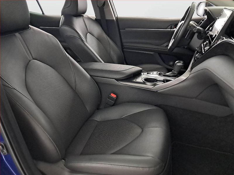 Toyota Camry (2023) Executive 2.5 Hybrid - fotka 9 z 19