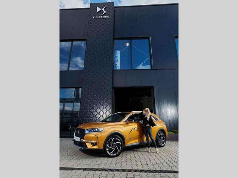 Natali Ruden ve svém inspirativním voze DS7 Crossback