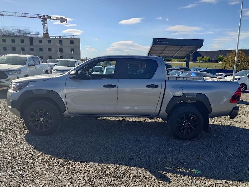 Toyota Hilux Invincible 2.8D DoubleCab - fotka 3 z 6