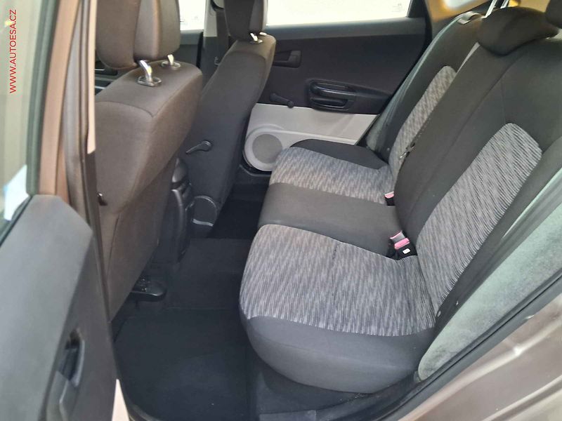 Kia Ceed (2009) 1.4CVVT, ČR, AC, tempo - fotka 10 z 15