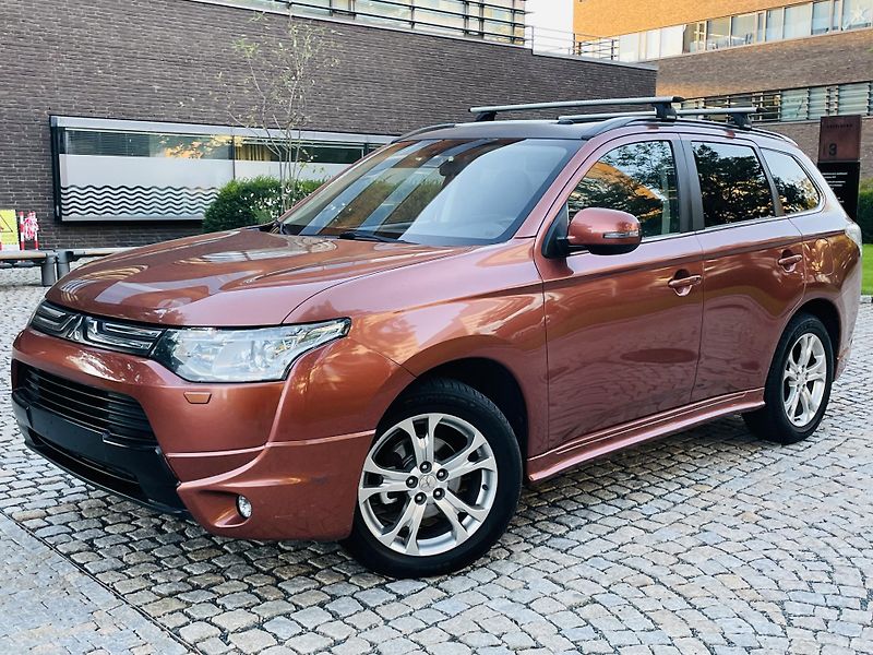 Mitsubishi Outlander 2.2D 4x4 7MÍST KAMERA SERVISKA - fotka 3 z 47